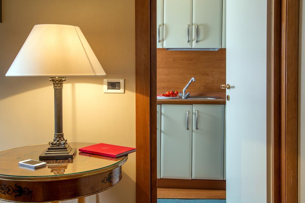 Astrid Roma Suites Bagian luar foto